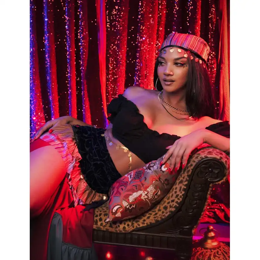 Luxueuse Tenue De Bohémienne Avec Traine 4 Luxueuse Tenue De Bohémienne Avec Traine – Image 4